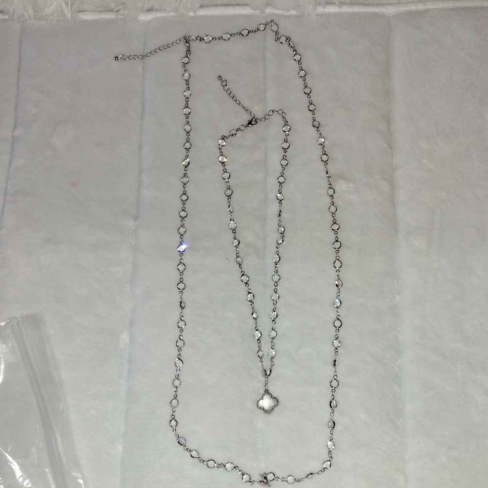 Elegant Silver Necklace And  Clover Pendant